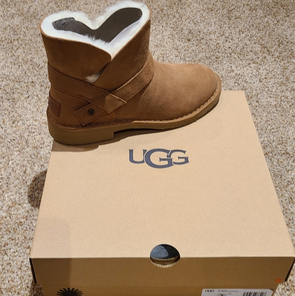 UGG Zariyah Ankle Boot